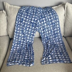 Cupio Blue and White Patterned Fabric